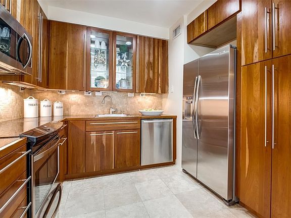 4th image of 4071 Buena Vista St