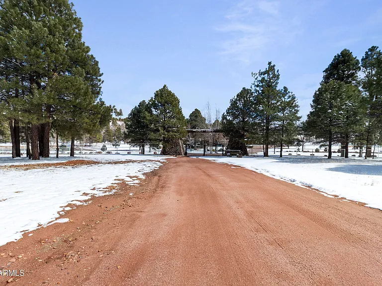 1613 Black Canyon Rd — Photo 2