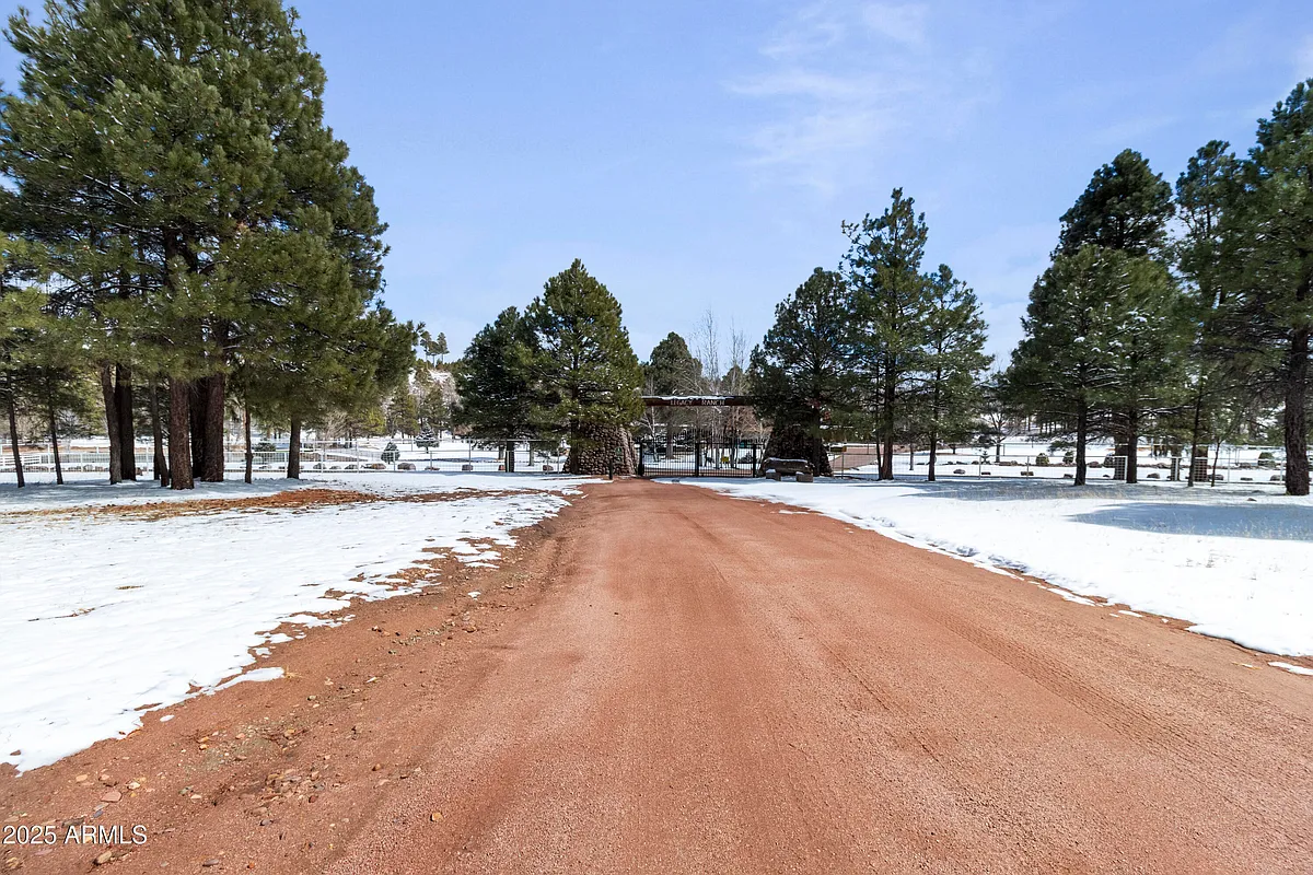 Building Photo - 1613 Black Canyon Rd