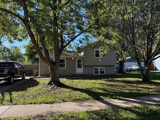 3 bed, 1.5 bath, 1000 sqft, $1,600 — Photo 2