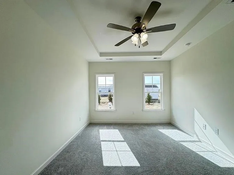 106 E Sillinger Dr — Photo 10