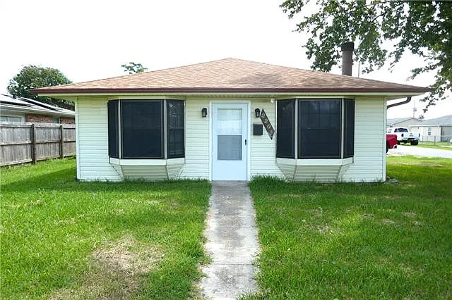 3 bed, 2.0 bath, 1949 sqft, $2,100 — Photo 2