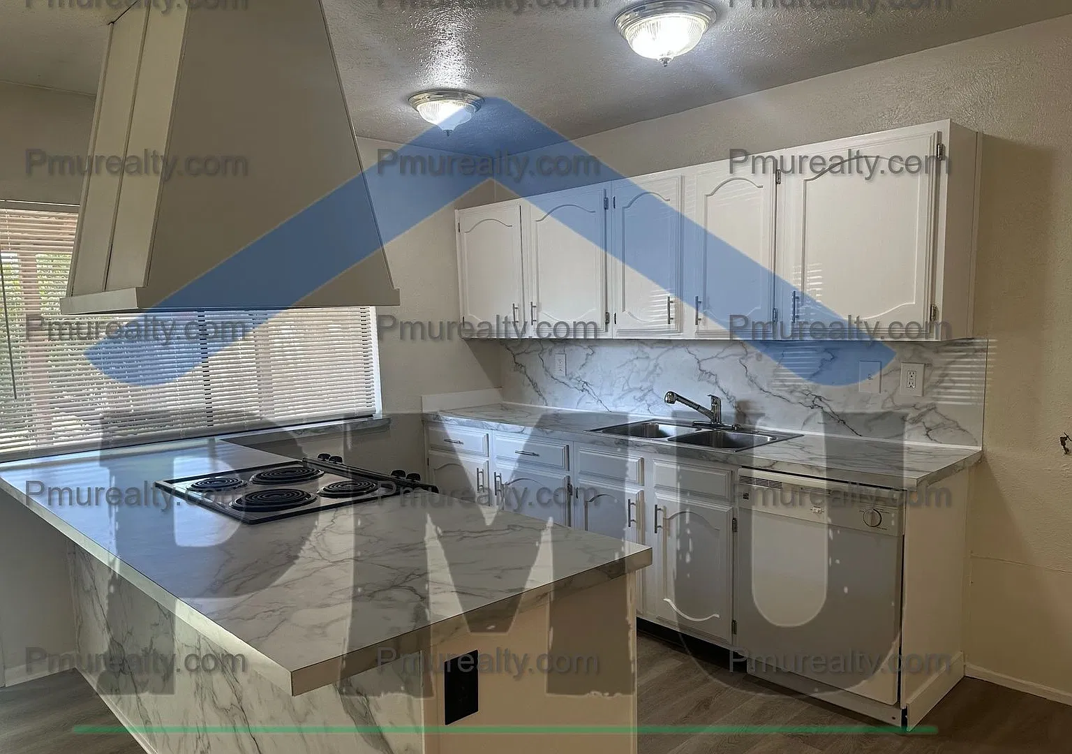 Available Now Lovely 3-Bedroom, 2-Bathroom Home Located In The Heart Of Dallas, Tx — Photo 2
