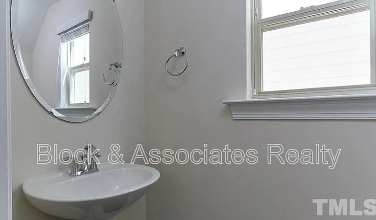 213 Begen St — Photo 18