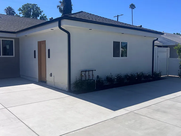 7669 Beeman Ave — Photo 3