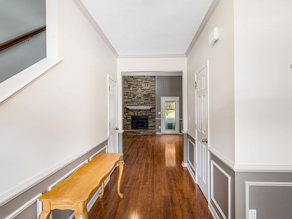 3rd image of 586 Graystone Pl