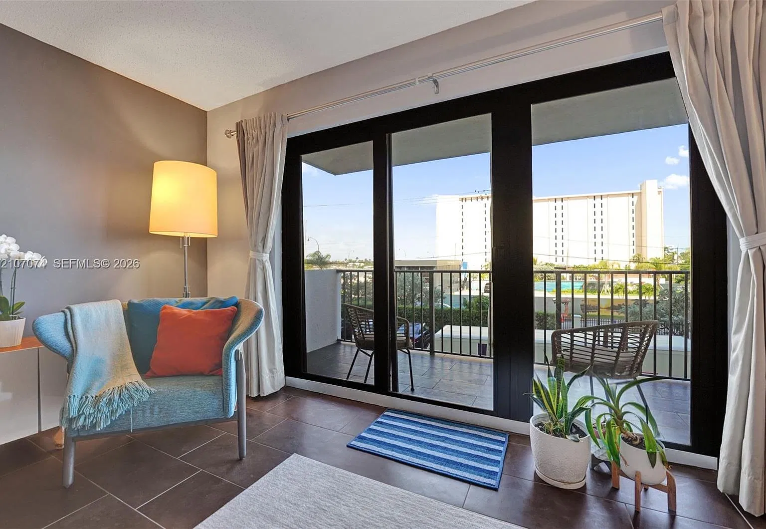 Summit Condo — Photo 4