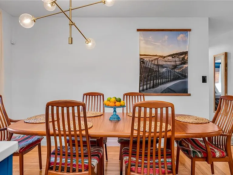 1 Collins Ter — Photo 10
