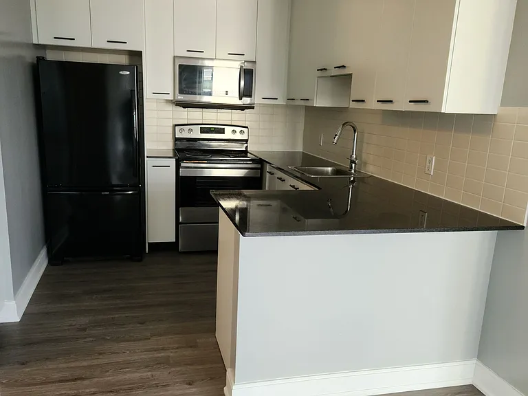 135 Village Green Sq #623 — Photo 3