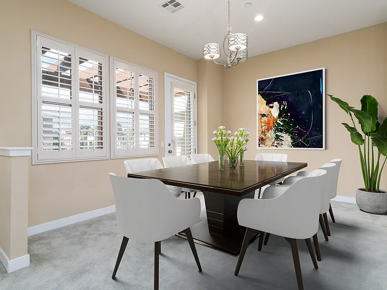 Dining Room
(Virtually staged)