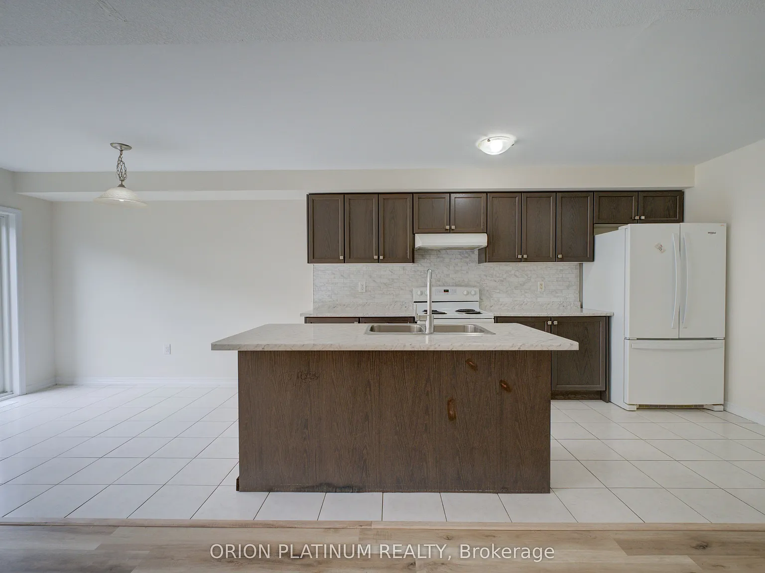 3 bed, $2,400 — Photo 4