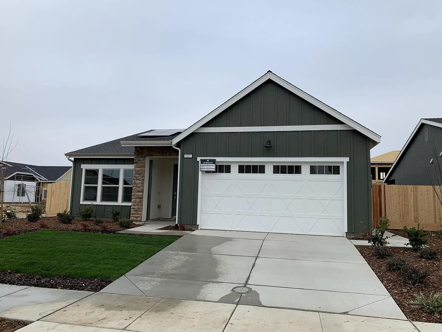 2427 Valdes Dr photo 1