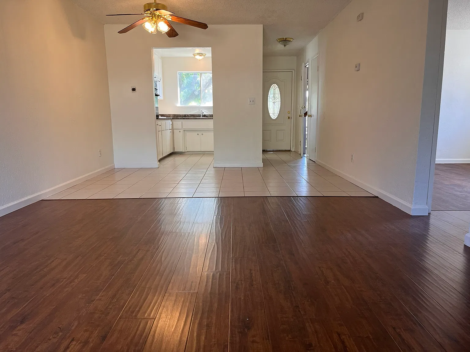 2 bed, 933 sqft, $1,900 — Photo 4