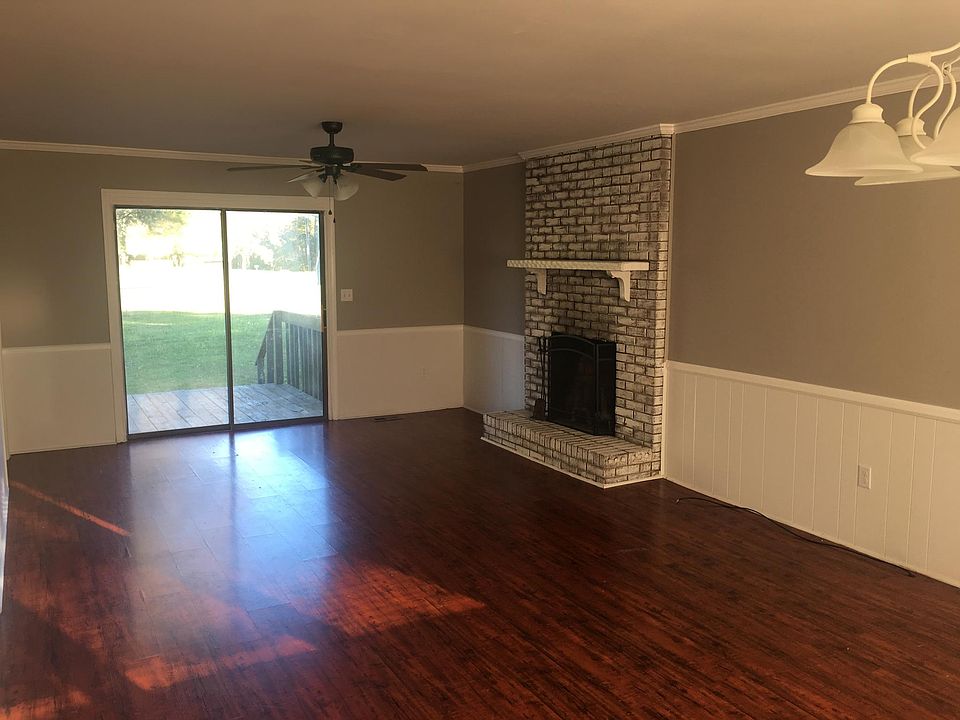 Family room/ Dining room