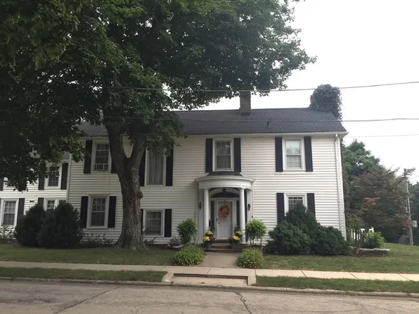 402 Crawford Ave, Dixon, IL 61021