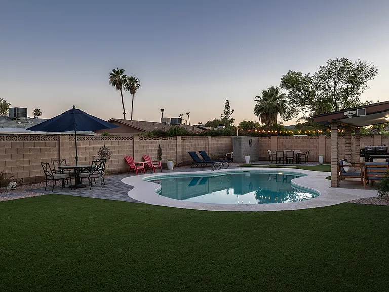 3121 E Sierra St — Photo 22