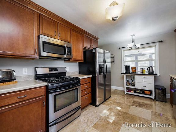 5th image of 925 Winthrop Ln