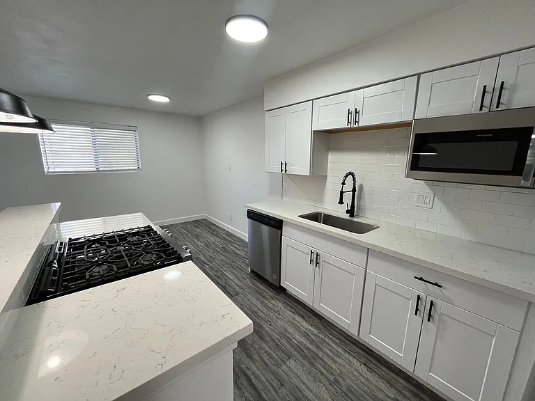 The Brentwood — Photo 31