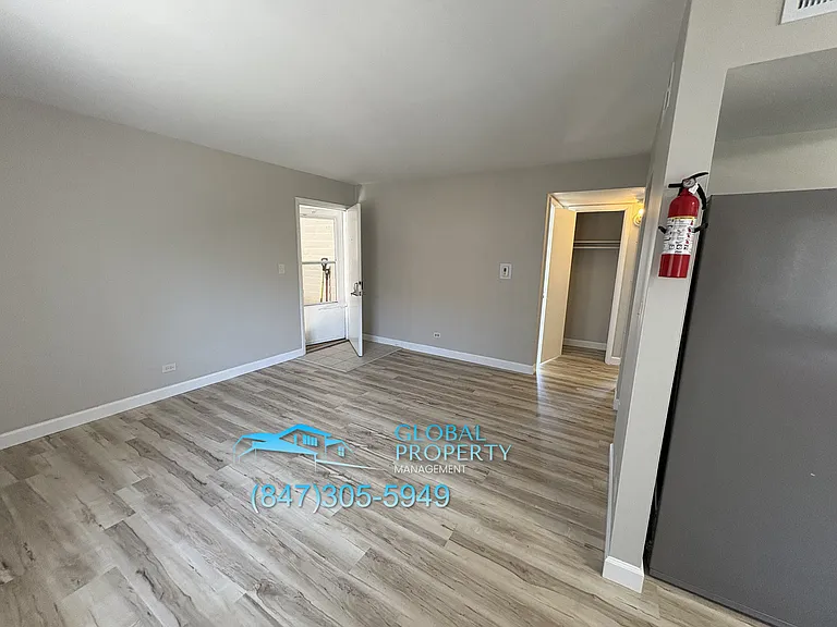 267 E Grand Ave #H — Photo 17