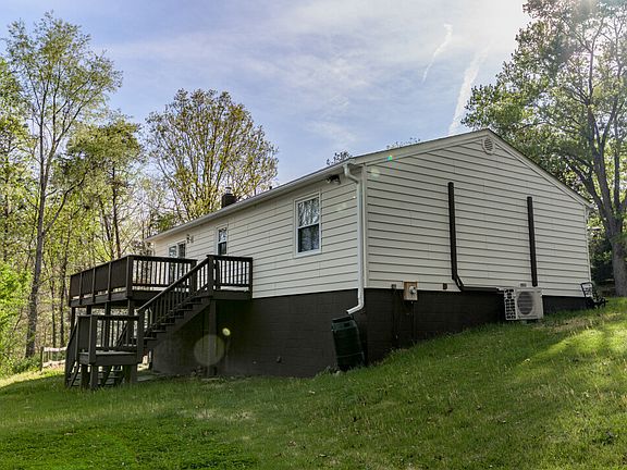 3rd image of 1441 Carpenters Mill Rd
