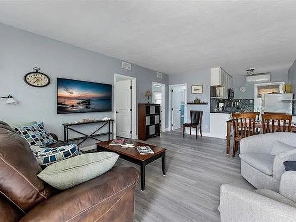 301 E Lavender Rd #B