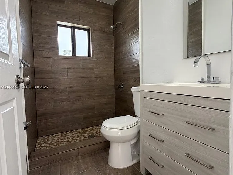 107 W Pembroke Rd — Photo 20
