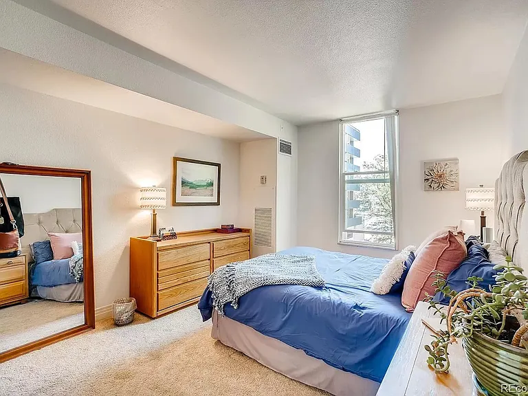 601 W 11th Ave #202 — Photo 9