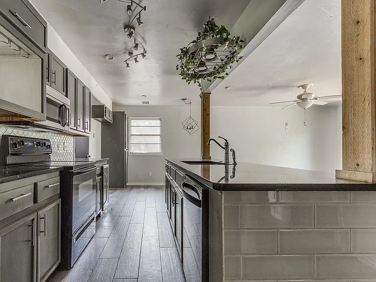 105 Paul Ave — Photo 18