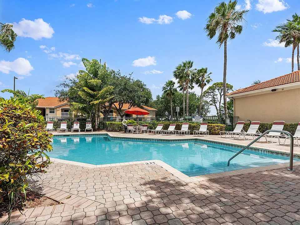 Palm Springs Apartments