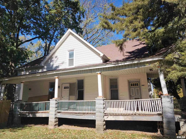 203 Oglesby Ave, Lincoln, IL 62656