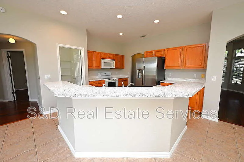 4 bed, 3.0 bath, 2359 sqft, $2,360 — Photo 4