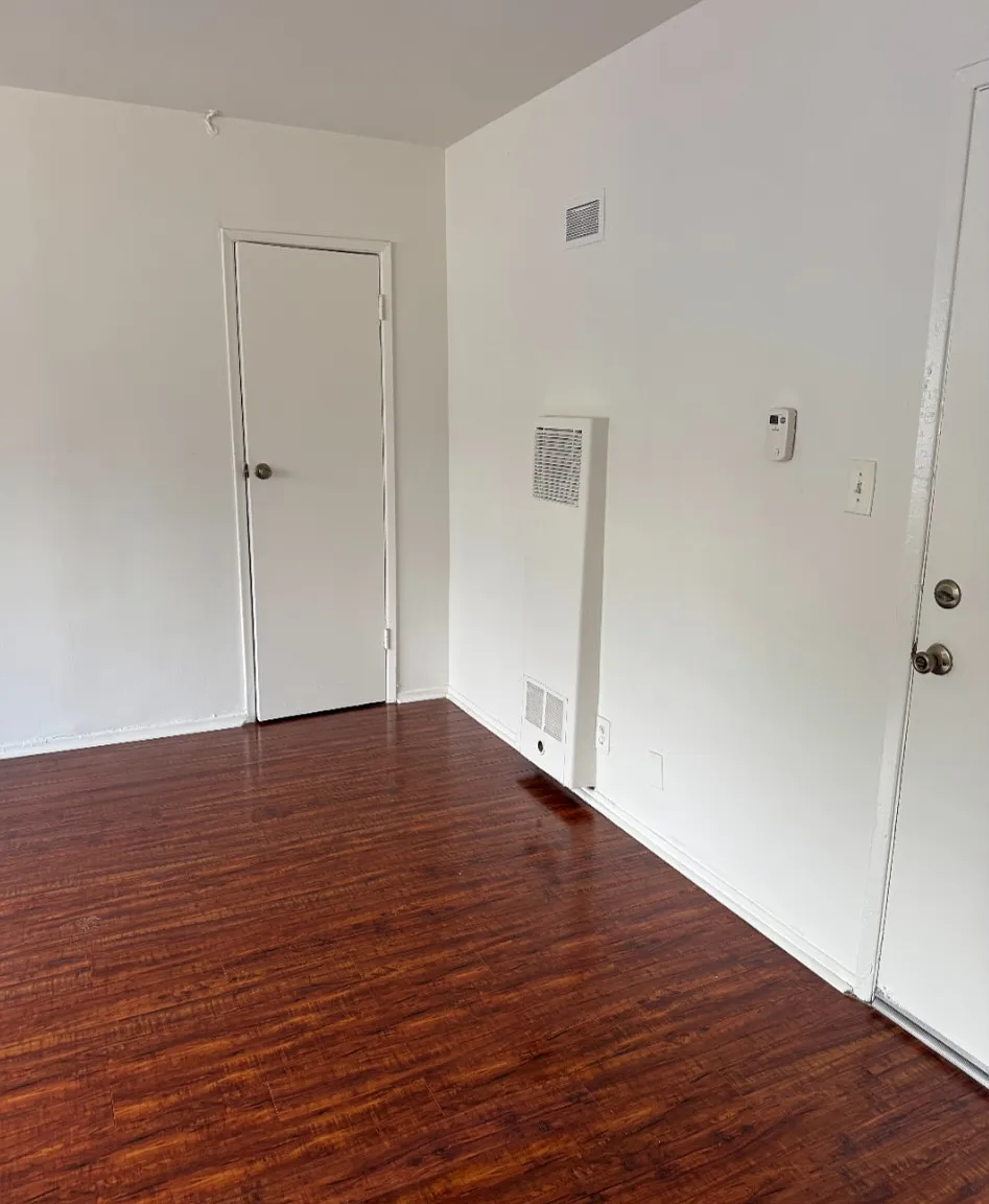 Studio, 400 sqft, $1,250 — Photo 2