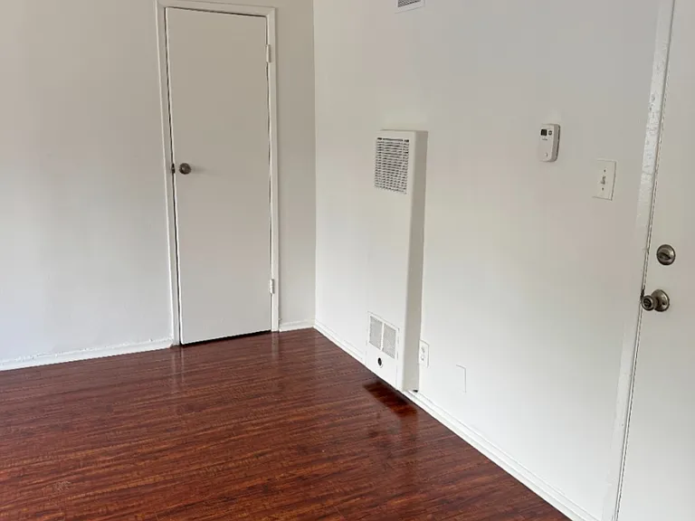 720 Crenshaw Blvd #6 — Photo 3