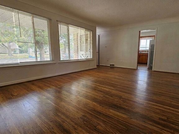5th image of 25880 Hayes Rd