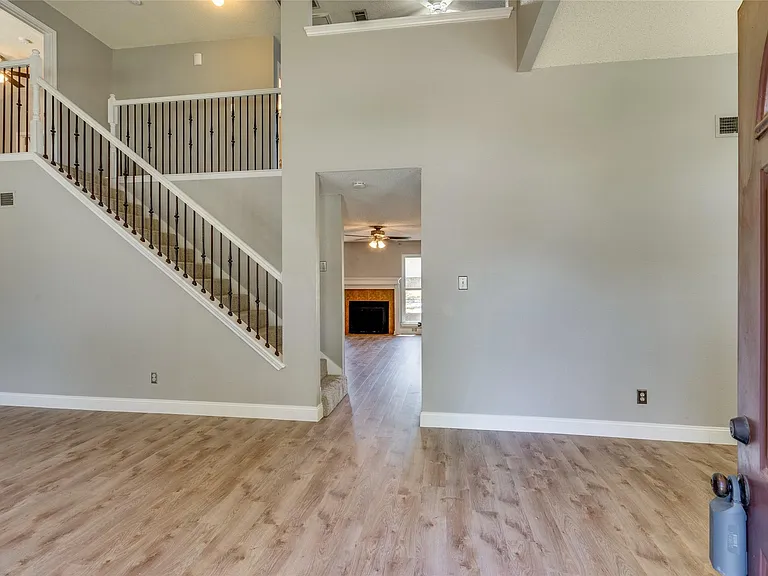3104 Steve Dr — Photo 2