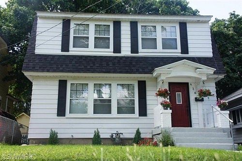 1st image of 428 Storrs St SE
