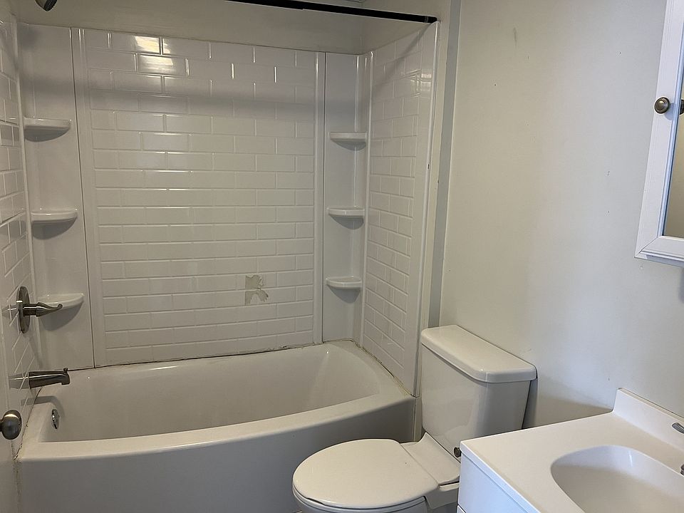 2nd image of 853 Lords Ct APT 1