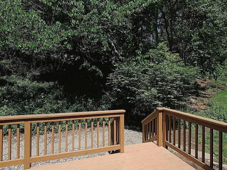 976 Sutton Ct — Photo 16