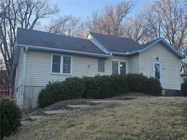 1614 S 38th St, Saint Joseph, MO 64507