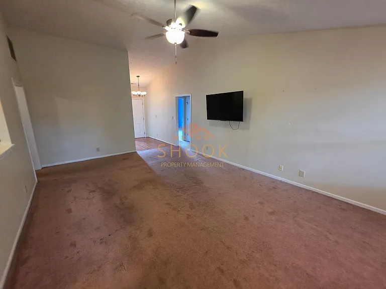 1620 Lionheart Ln — Photo 6