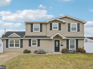 45 Nickelhill Ln, Levittown, PA 19054