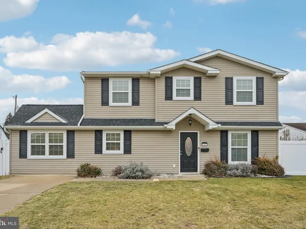 45 Nickelhill Ln, Levittown, PA 19054