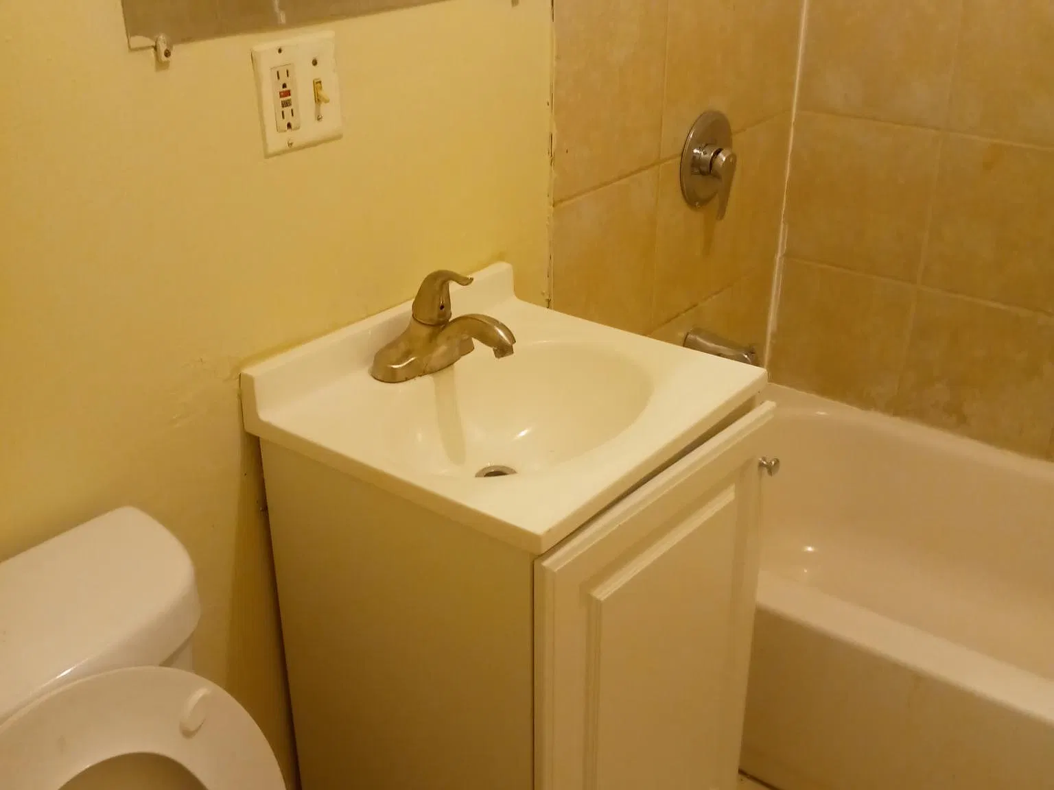 2 bed, 900 sqft, $1,800 — Photo 2