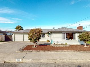 825 Azalea Ln, Eureka, CA 95503
