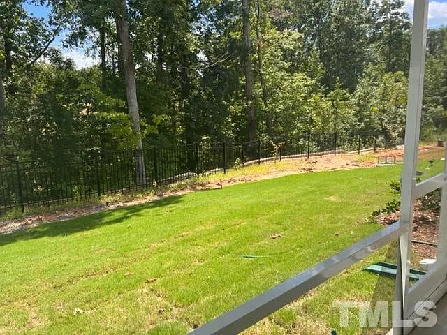 328 Hazy Hills Ln — Photo 8