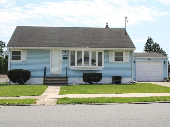 1547 Eastwood Dr, Bethlehem, PA 18018