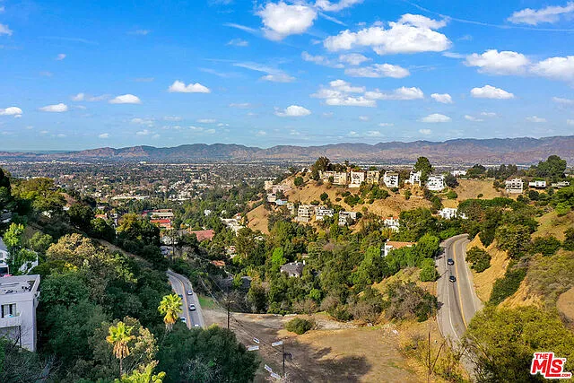 3373 Coldwater Canyon Ave — Photo 49