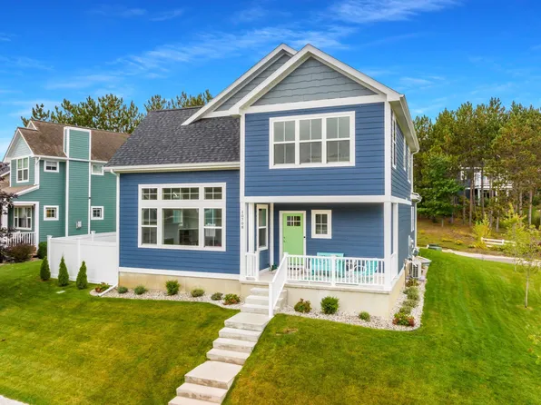 10708 Shrewbury St, Traverse City, MI 49684
