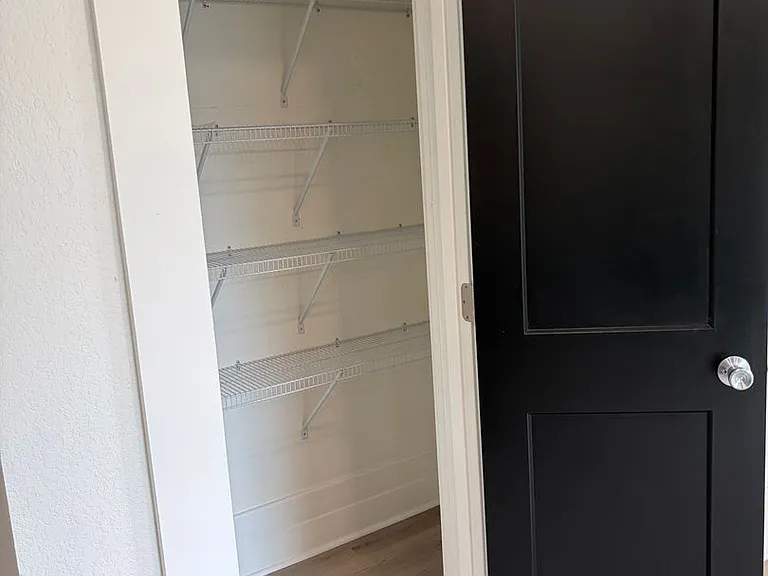 339 Saxon St #2 — Photo 6