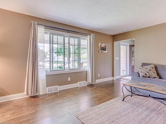 2nd image of 448 Tallwood Dr